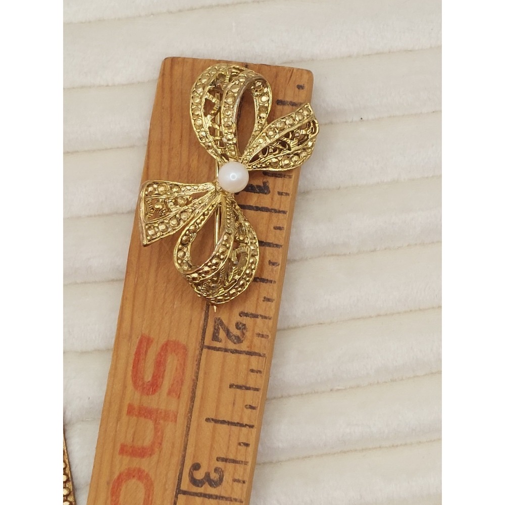 Vintage Gold Tone Ribbon Bow Brooch Faux Pearl Filigree Openwork Romantic MCM - Picture 9 of 10